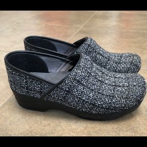 Dansko shoe size 39 or 8.5 to 9